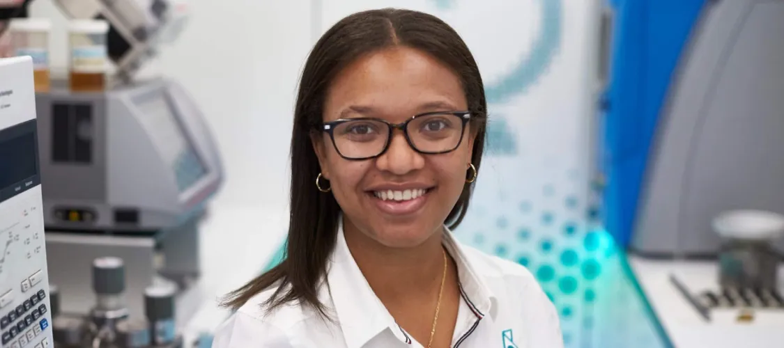 Stephanie Travers Official Speaker Profile Picture